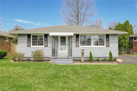 221 Franklin Ave, Cuyahoga Falls, OH 44221