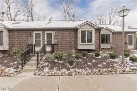 6845 W Fitzwater Rd #60, Brecksville, OH 44141