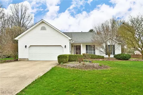 324 Deer Creek Trl, Cortland, OH 44410