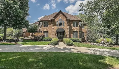 2687 S Canyon Trl, Hinckley, OH 44233