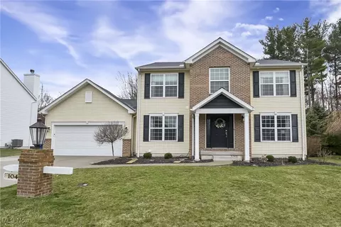 1047 Arrowhead Dr, Vermilion, OH 44089