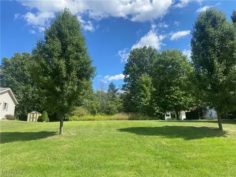 Elizabeth Court, Cortland, OH 44410