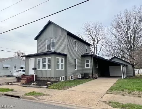 819 Wabash Ave NW, New Philadelphia, OH 44663