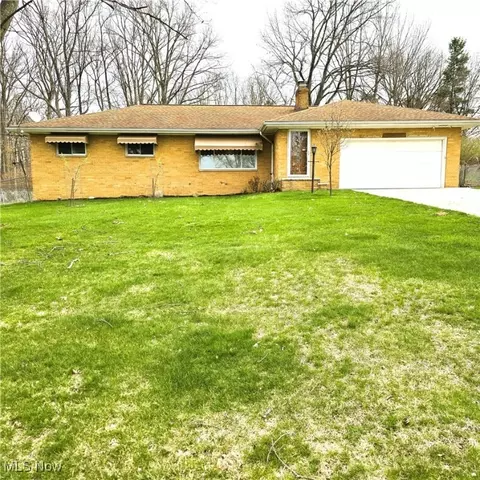8443 Parkdale Dr, North Royalton, OH 44133