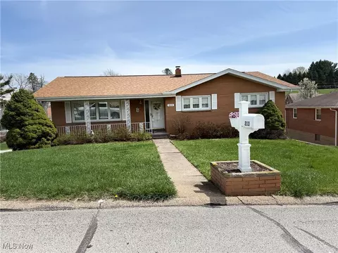 213 Stardust Dr, Wintersville, OH 43953