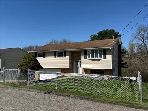 233 Frostview Dr, Wintersville, OH 43953
