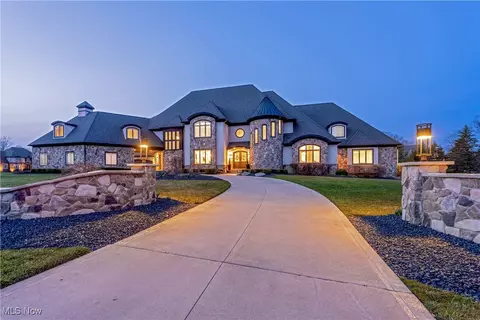 3377 E Galloway Dr, Richfield, OH 44286