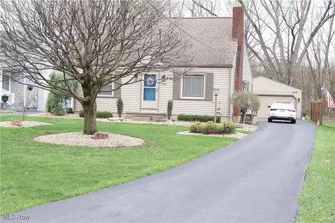 416 Forest Hill Dr, Youngstown, OH 44515