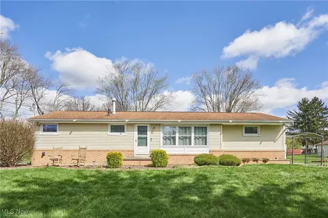 6240 Hollydale Ave NE, Canton, OH 44721