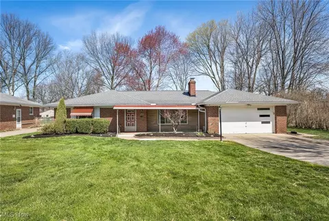 25820 W Ranchview Ave, North Olmsted, OH 44070