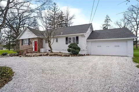 540 31st St SW, Barberton, OH 44203