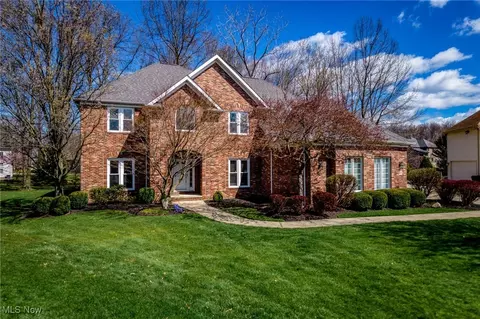 3700 Greenbriar Cir, Westlake, OH 44145