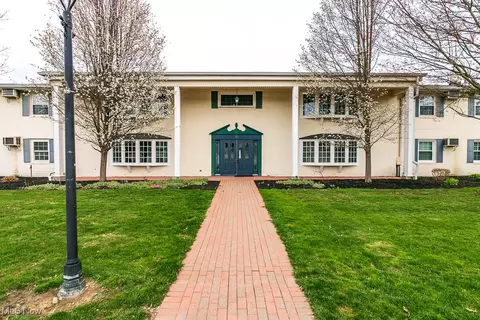 6 Meadowlawn Dr #6, Mentor, OH 44060