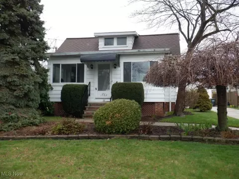 1562 Roselawn Rd, Mayfield Heights, OH 44124