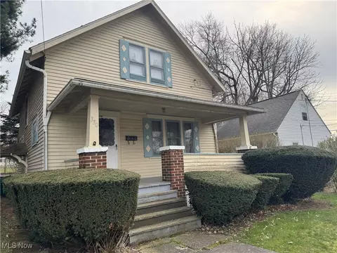 330 E Hopocan Ave, Barberton, OH 44203