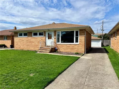 1410 Englewood Dr, Parma, OH 44134