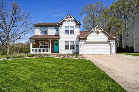 803 Collins Pond Dr, Ravenna, OH 44266