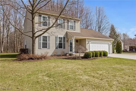 7365 Glenside Ln, Olmsted Twp, OH 44138