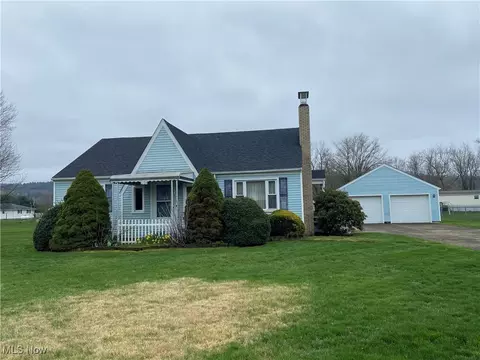 6104 E State Rd, Newcomerstown, OH 43832