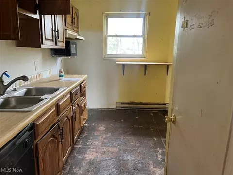 9067 Horn Rd, Windham, OH 44288 photo 4