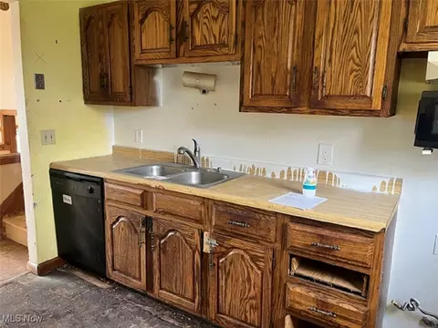 9067 Horn Rd, Windham, OH 44288 photo 3