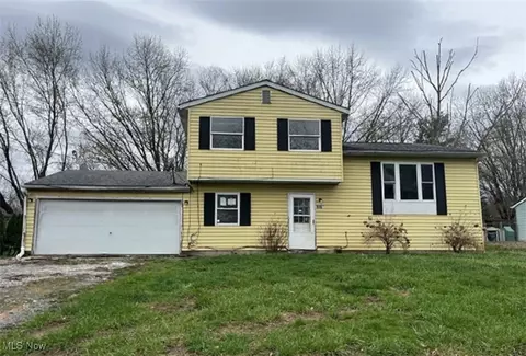 9067 Horn Rd, Windham, OH 44288