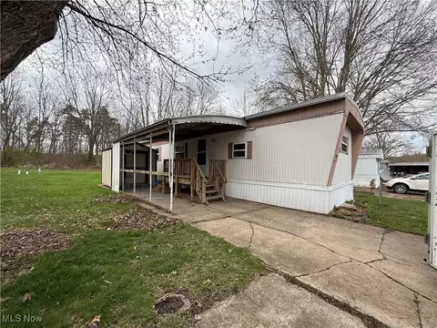 7443 Spillway Rd #17, Lisbon, OH 44432