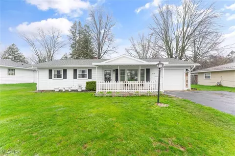 4550 N Warwick Dr, Canfield, OH 44406
