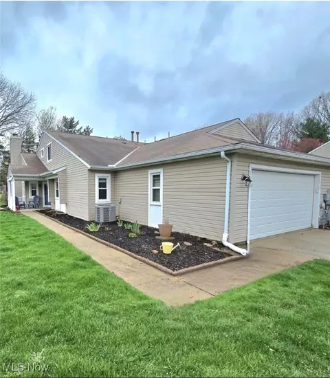 166 Marian Ln, Berea, OH 44017