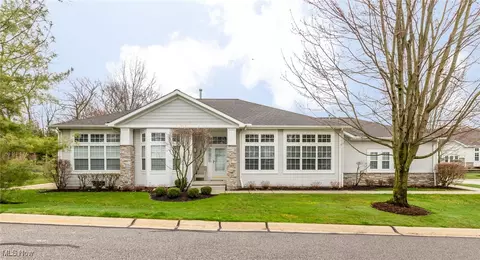 380 Blossom Ln, Chagrin Falls, OH 44022