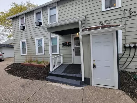 2108 Robin St, Lakewood, OH 44107