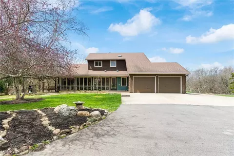 8228 Vandemark Rd, Lodi, OH 44254