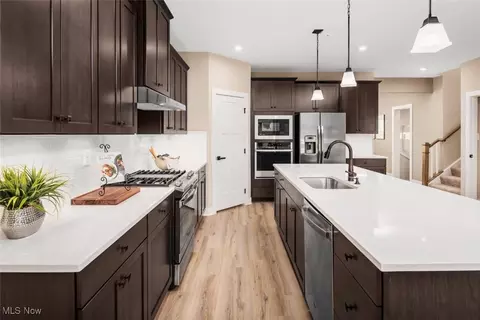 Kitchen - 321 Hidden Feather Dr, Chardon, OH 44024 photo 5 of 5