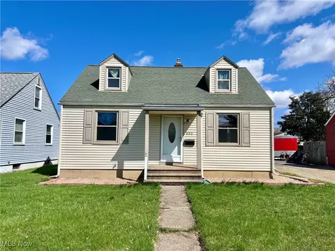 855 Warwick Dr, Sheffield, OH 44054