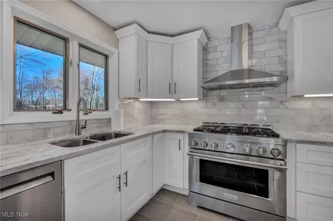 Kitchen - 34600 Mcafee Dr, Solon, OH 44139 photo 5 of 8