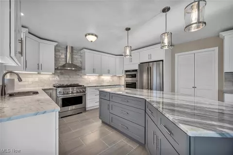 Kitchen - 34600 Mcafee Dr, Solon, OH 44139 photo 4 of 8