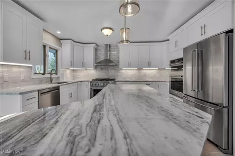 Kitchen - 34600 Mcafee Dr, Solon, OH 44139 photo 6 of 8