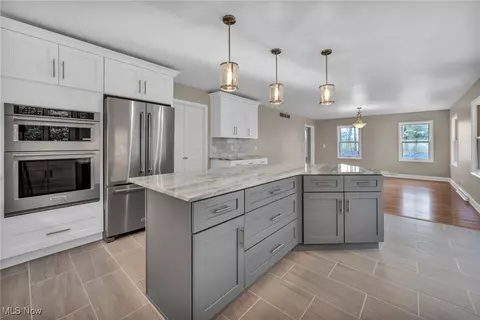 Kitchen - 34600 Mcafee Dr, Solon, OH 44139 photo 7 of 8