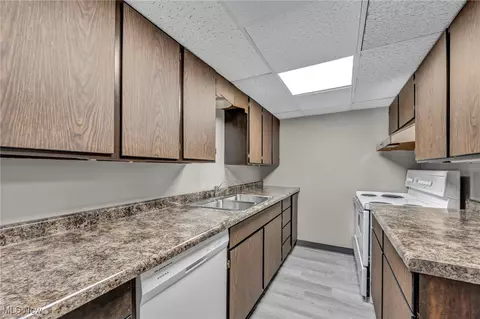 Kitchen - 34600 Mcafee Dr, Solon, OH 44139 photo 8 of 8