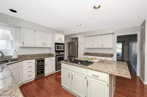 Kitchen - 7243 Winchester Dr, Solon, OH 44139 photo 4 of 6
