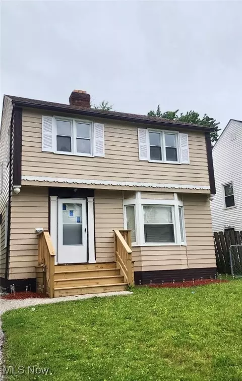 17207 Stockbridge Ave, Cleveland, OH 44128