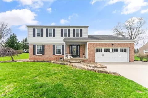 126 Buckeye Dr, Hubbard, OH 44425