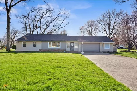 459 S Lake St, Amherst, OH 44001