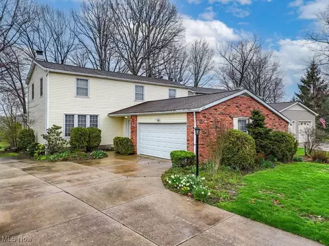 855 Nautilus Trl, Aurora, OH 44202