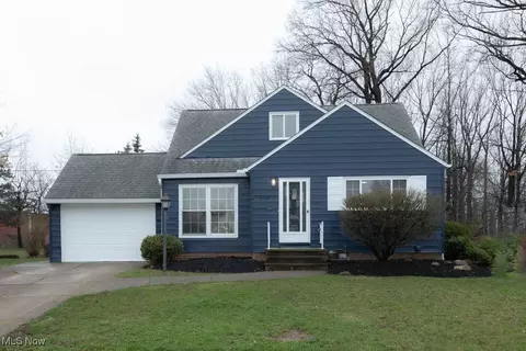 28950 Homewood Dr, Wickliffe, OH 44092