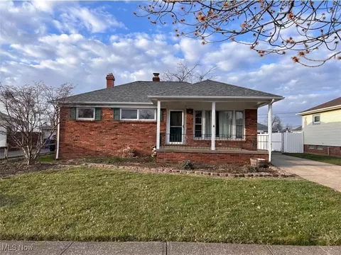 13646 Crestway Dr, Brook Park, OH 44142