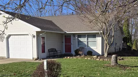 224 W Heatherwood Dr, Barberton, OH 44203