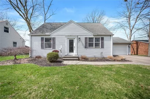 8254 Westmoor Rd, Mentor, OH 44060