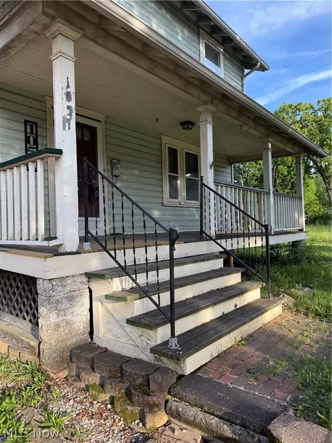 1051 Brown St, Akron, OH 44301