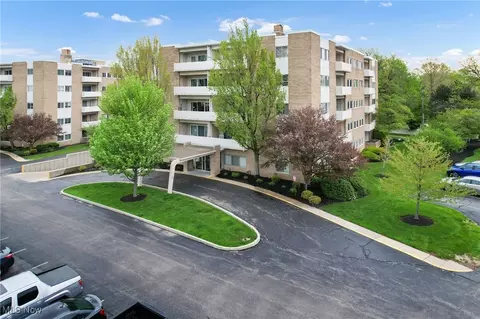 2089 Wooster Rd #C37, Rocky River, OH 44116